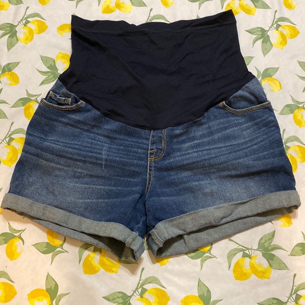 Liz Lange Maternity Shorts size small
